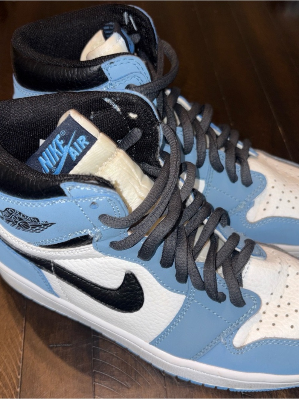 Air Jordan 1 Retro High OG University Blue Women’s 8 UNC Black White Sneakers
